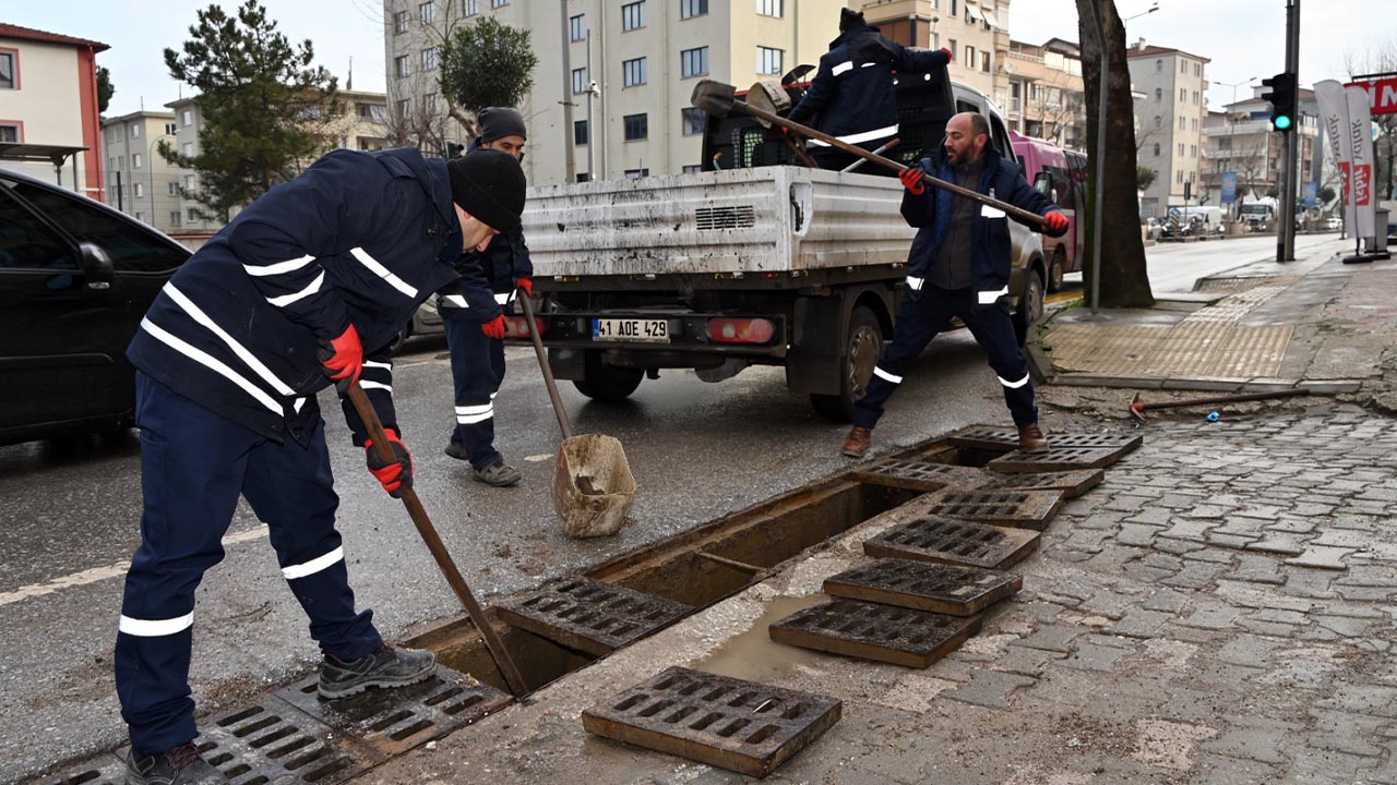 Yalova Belediye Su Kanalizasyon Mazgal Temizlik Calisma (3)