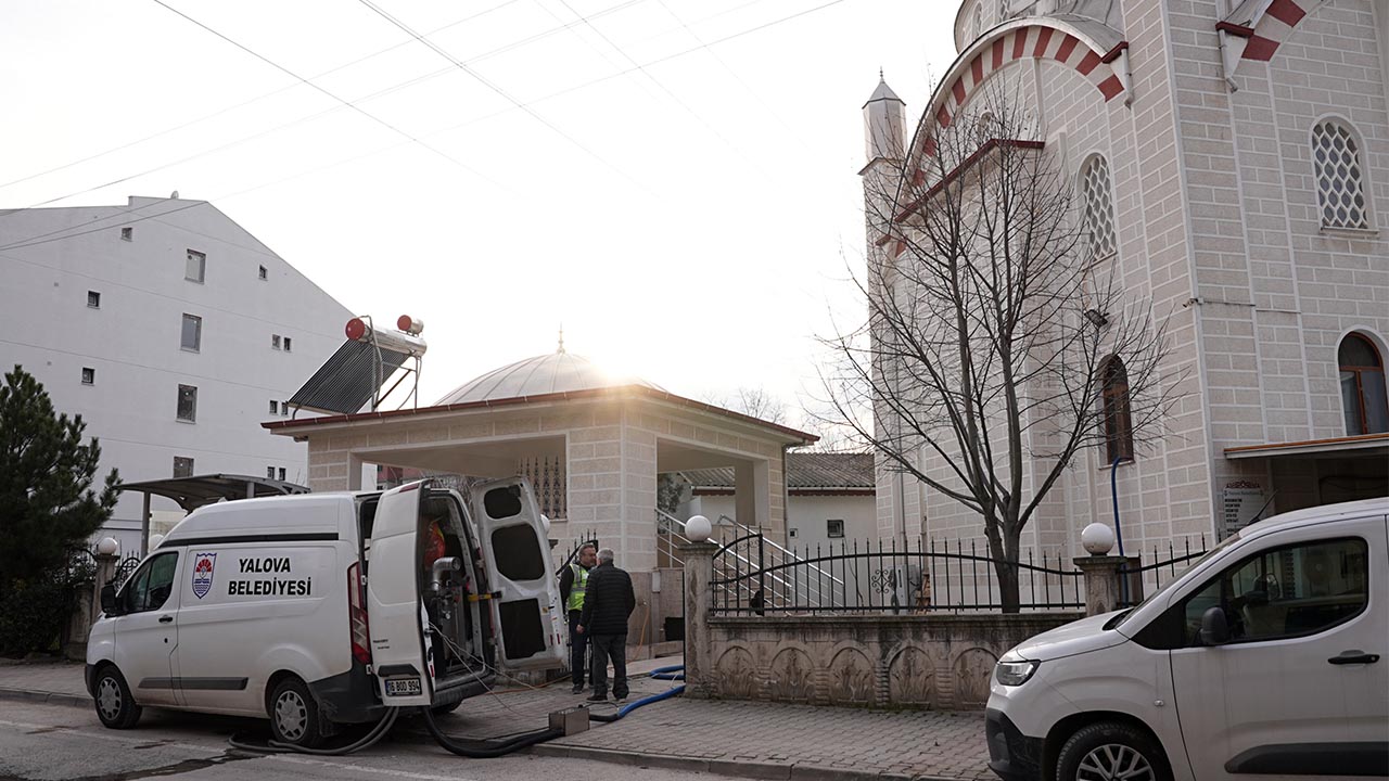 Yalova Belediye Temizlik Ilk Teravih Namaz (3)