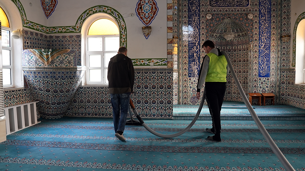 Yalova Belediye Temizlik Ilk Teravih Namaz (4)