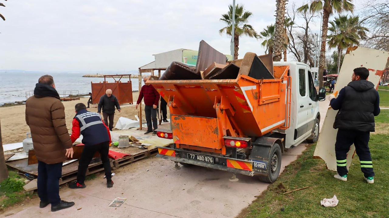 Yalova Belediyesi Sahil Akasya Plaj Baraka Tezgah Zabita Ekipler Mudahale (3)