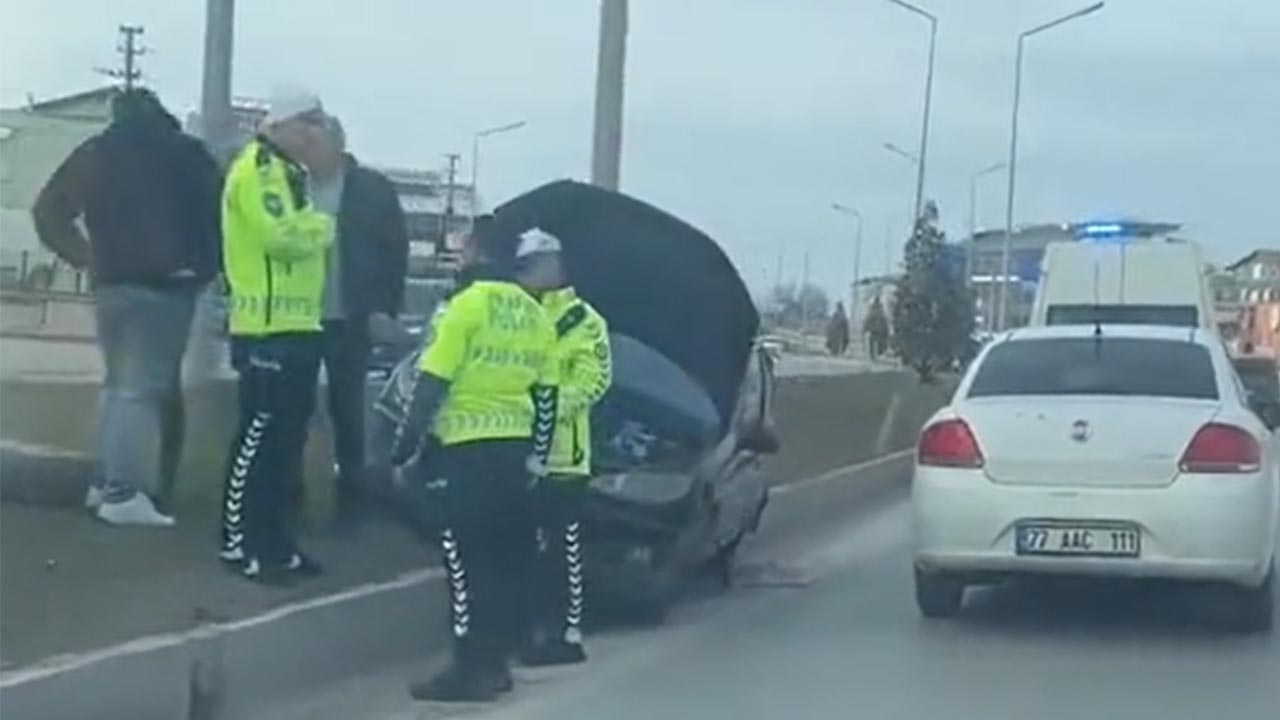 Yalova Bursa Kopru Kavsak Bariyer Kaza Kamera Goruntu (3)