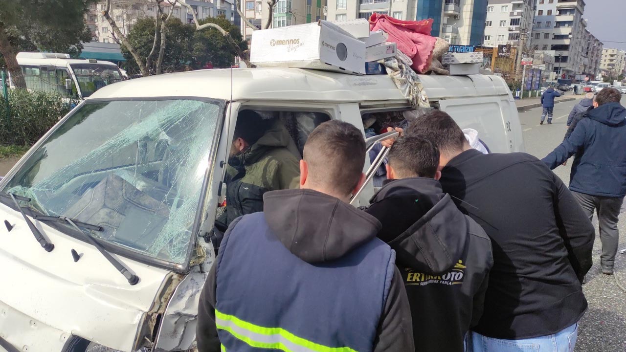 Yalova Bursa Orhangazi Karayol Minibus Ticari Arac Kaza Yarali Mudahale(1)