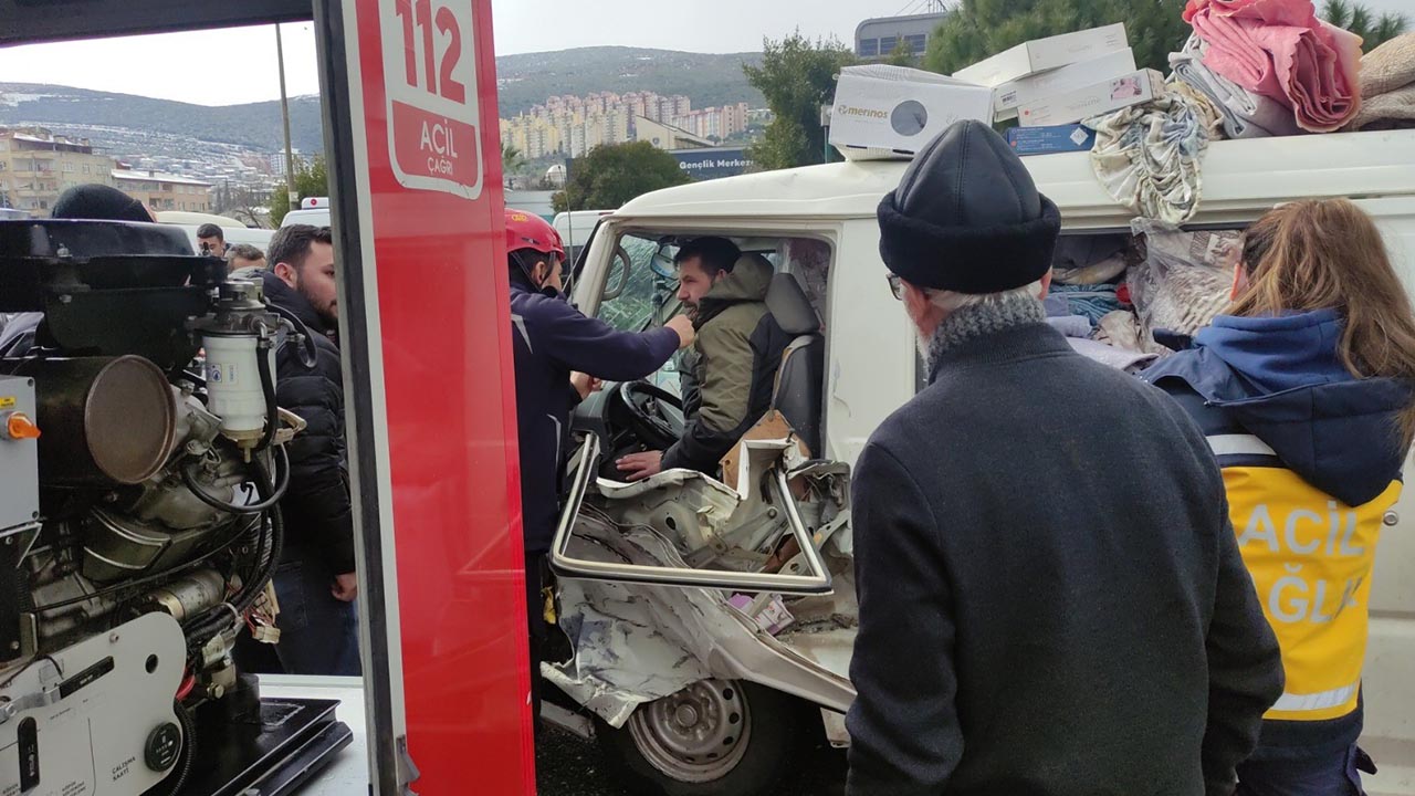 Yalova Bursa Orhangazi Karayol Minibus Ticari Arac Kaza Yarali Mudahale(3)