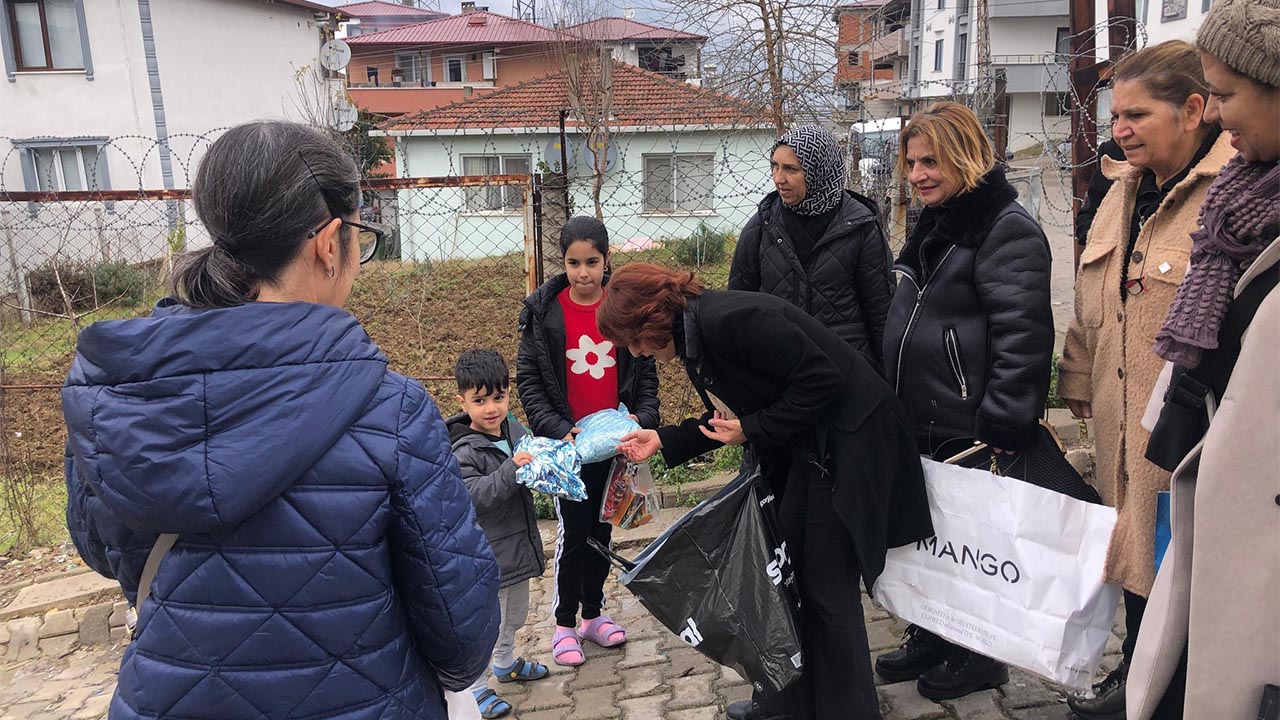 Yalova Chp Kadin Cocuk Yardim Giysi Kis (4)