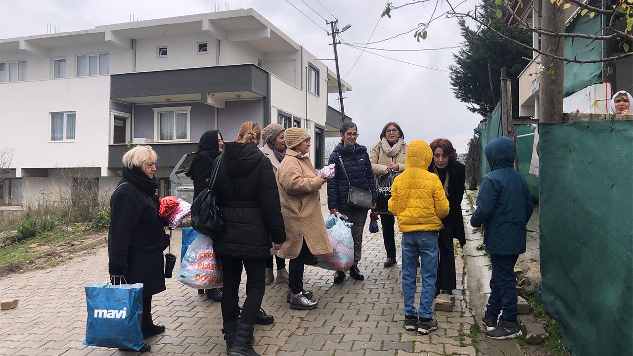 Yalova Chp Kadin Cocuk Yardim Giysi Kis (7)