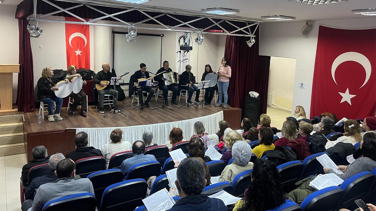 Yalova Ciftlikkoy Belediye Baskan Turk Halk Muzik Koro (1)