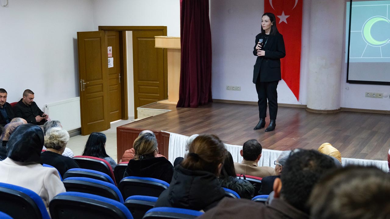 Yalova Ciftlikkoy Belediye Baskan Yesilay Bagimlilik Seminer (5)