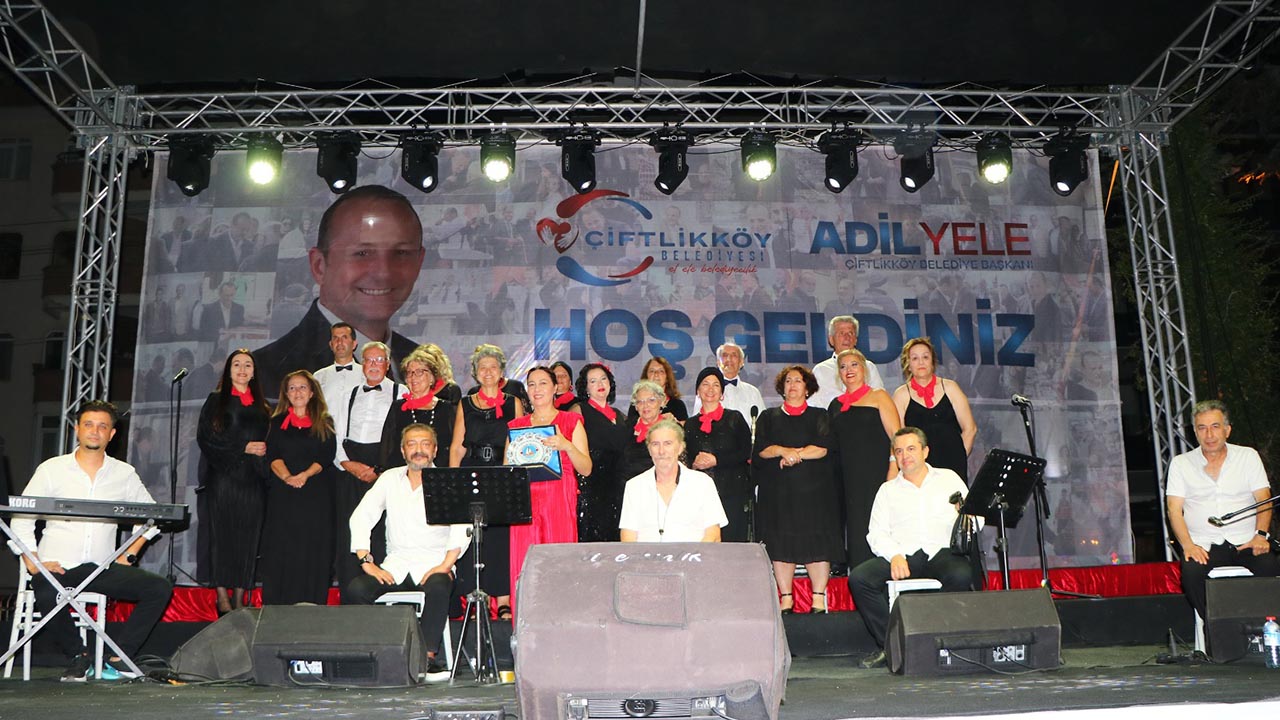 Yalova Ciftlikkoy Belediye Halk Muzigi Koro Konser (1)