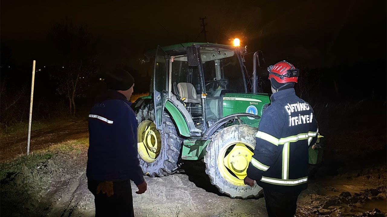 Yalova Ciftlikkoy Belediye Itfaiye Mahsur Arac Kurtarma Operasyon (1)