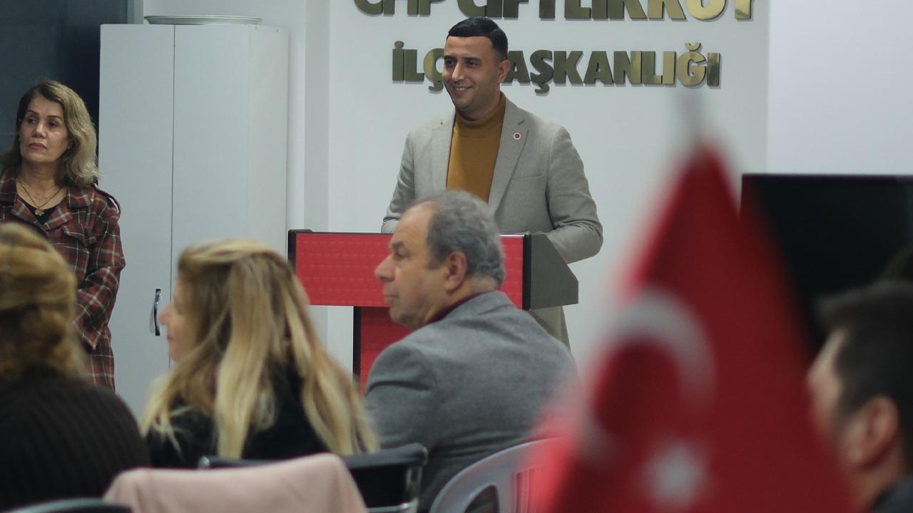 Yalova Ciftlikkoy Chp Ilce Baskan Toplanti (2)