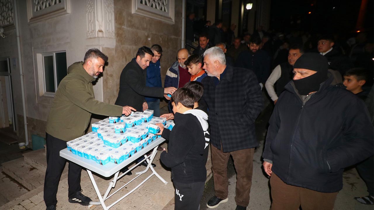 Yalova Ciftlikkoy Ilce Cami Belediye Kandil Simit Dagitim (3)