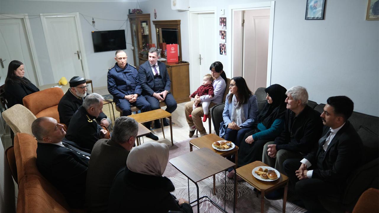 Yalova Cinarcik Esenkoy Tesvikiye Belediye Baskan Kaymakam Vali Muhtar Hal Vatandas Bulusma (1)