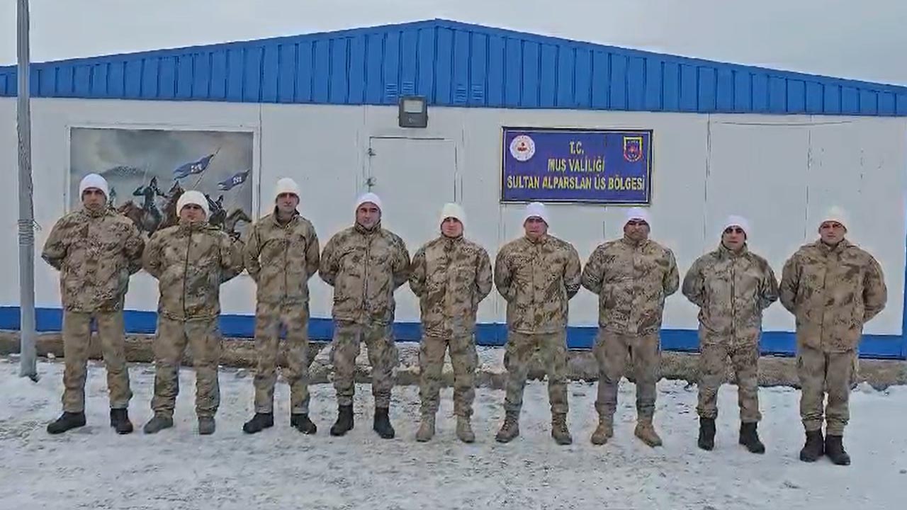 Yalova Cinarcik Yasli Kadinlar Bere Orme Mehmetcik Hediye Vali Tesekkur Ziyaret (7)