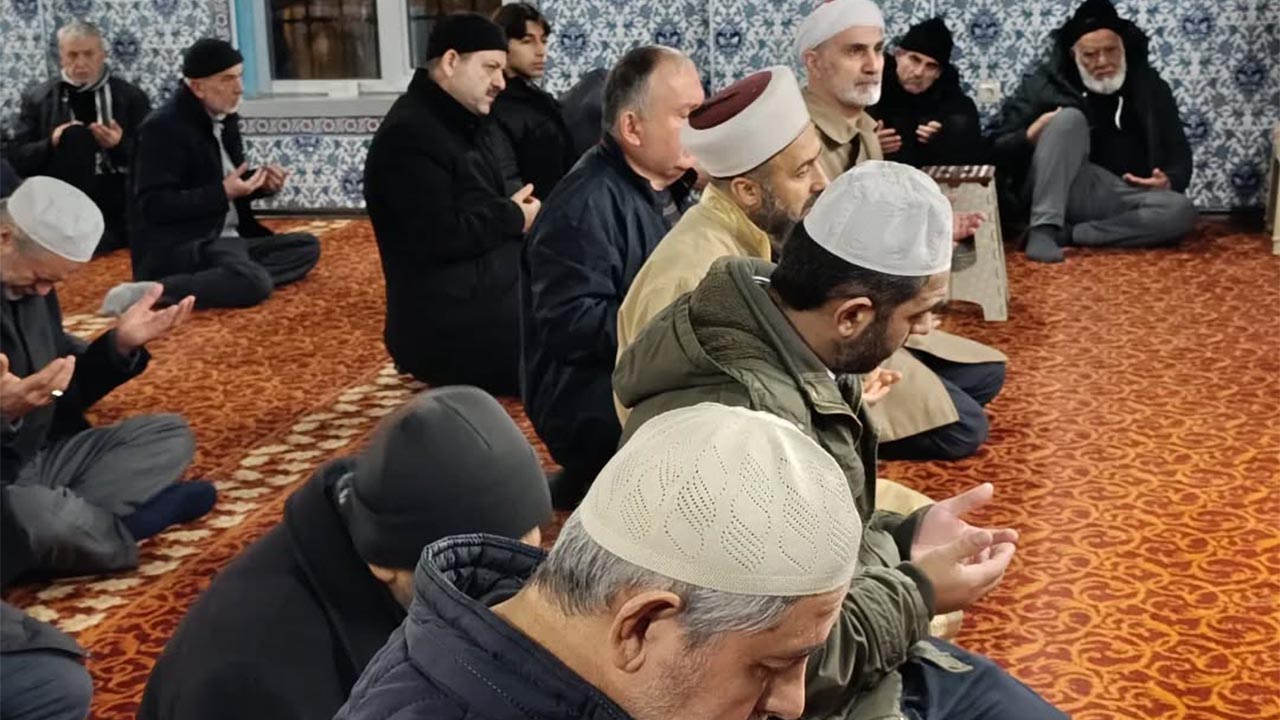 Yalova Sabah Namaz Bulusma Cemaat (1)