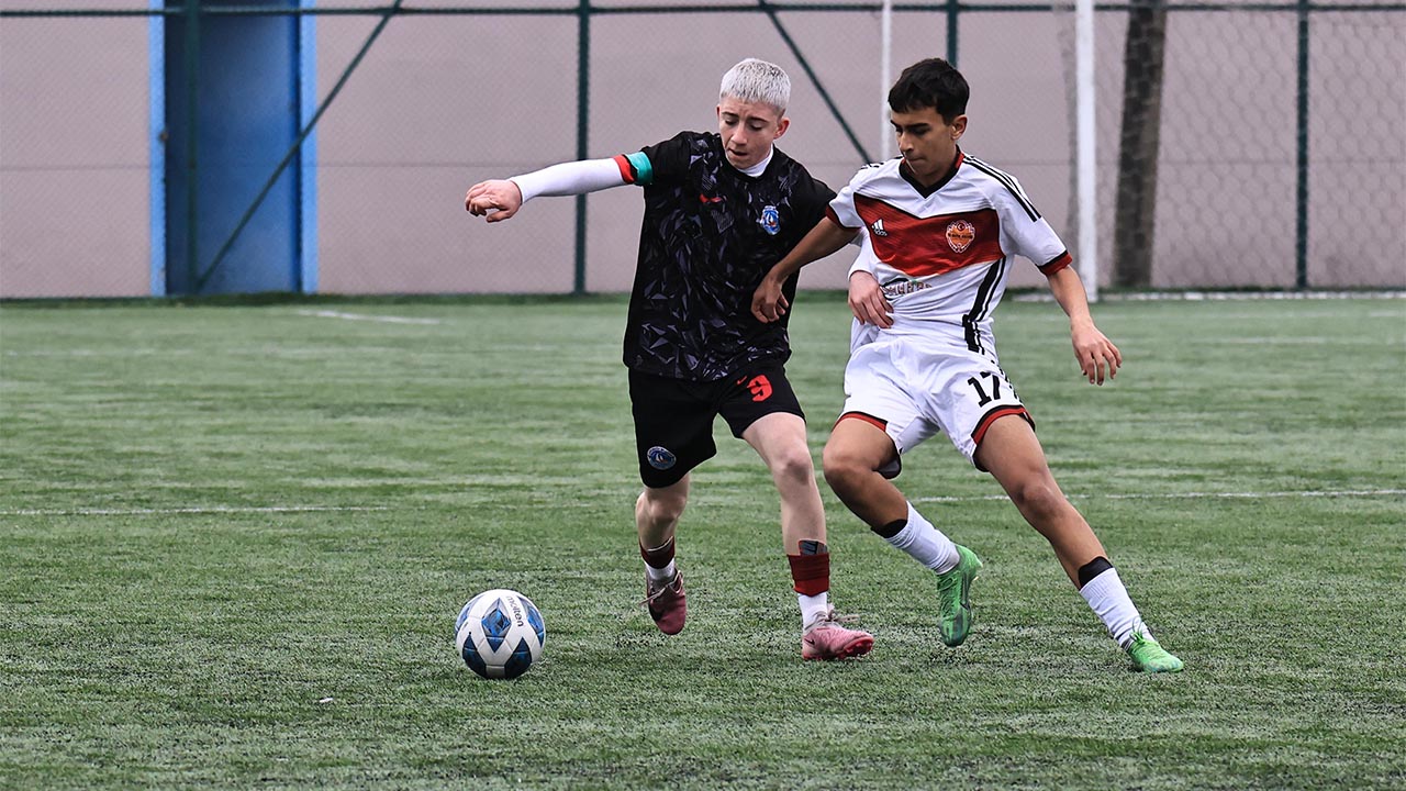 Yalova U16 B Grup 19 Mayis Atletikspor Ciftlikkoy Belediyespor Beraberlik (1)