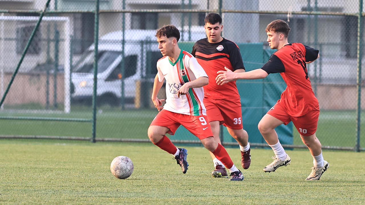 Yalova U18 Lig Yalovaspor Kartalspor Farkli Galibiyet (4)