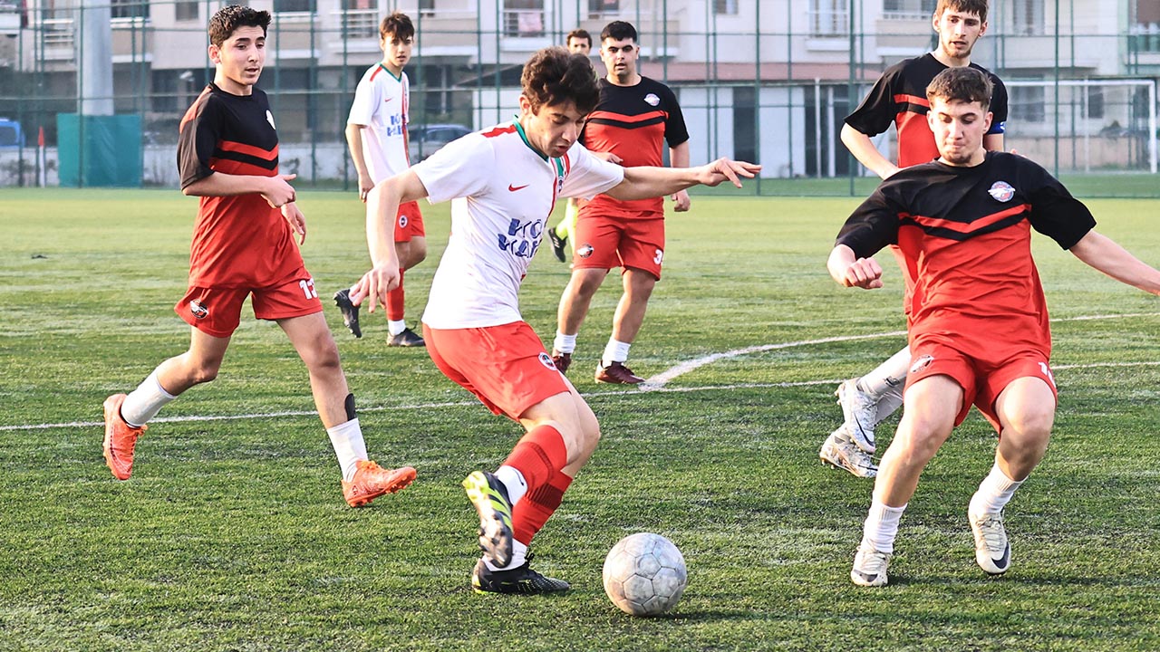 Yalova U18 Lig Yalovaspor Kartalspor Farkli Galibiyet (5)