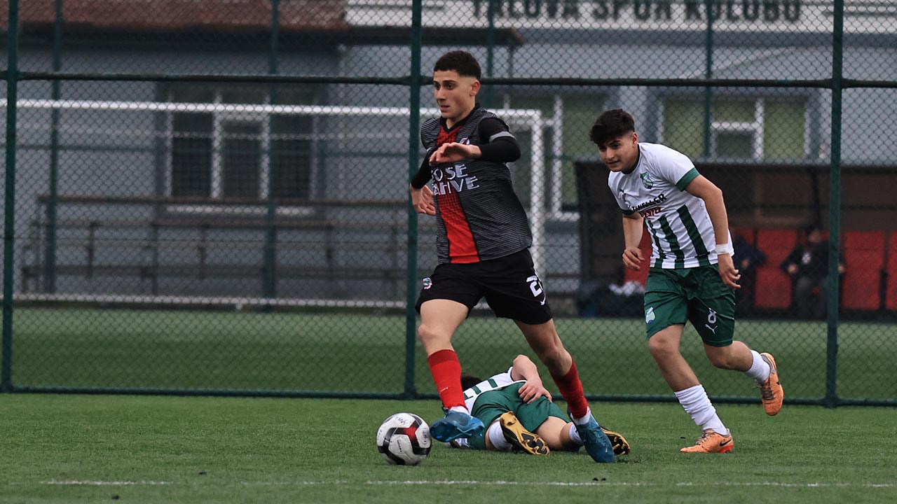 Yalova U18 Lig Yalovaspor Yesil Olayli Mac Derbi (2)