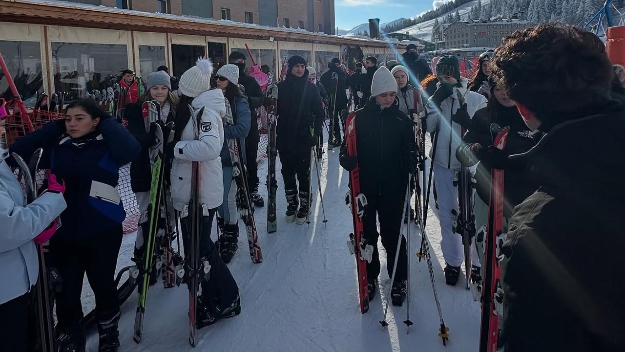 Yalova Universite Spor Bilimleri Rekreasyon Bolum Ogrenciler Bursa Uludag Kis Kamp. Jpg (2)