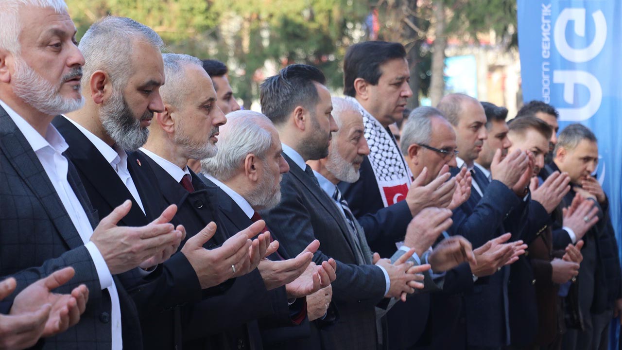 Yalova Saadet Parti Genel Baskan Deprem Anit Giyabi Cenaze Namaz Ziyaretler (3)