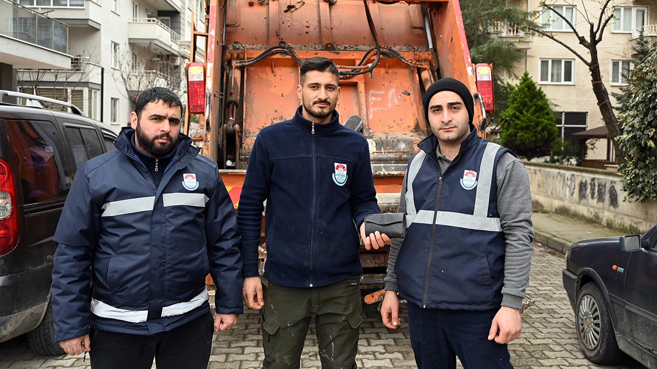 Yalova Belediye Personel Temizlik Cuzdan Bulma Sahip Teslim (6)