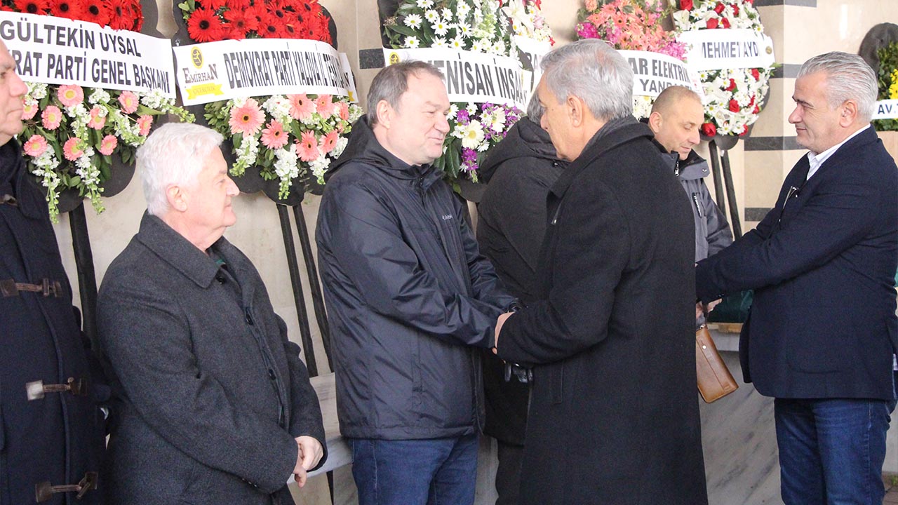 Yalova Eski Belediye Baskan Anne Vefat Cenaze Toren (2)