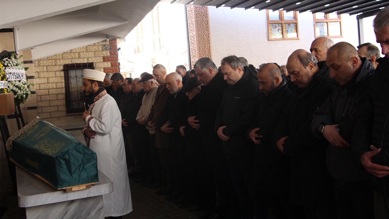 Yalova Eski Belediye Baskan Anne Vefat Cenaze Toren (6)