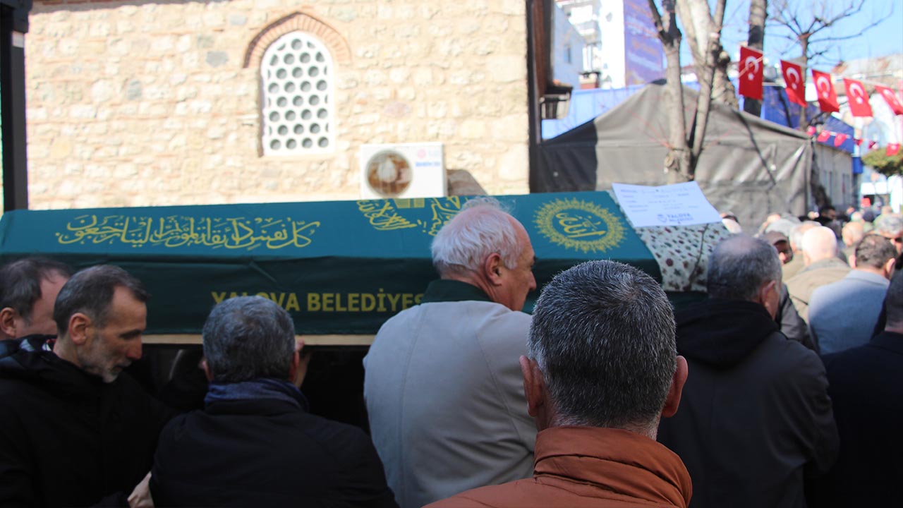 Yalova Eski Belediye Baskan Anne Vefat Cenaze Toren (7)