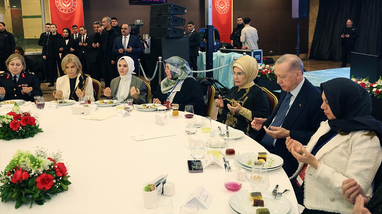 8 Mart Kadin Iftar Cumhurbaskani Chp Akp (11)