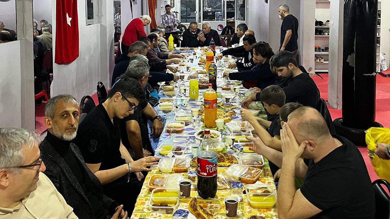 Wushu Kungfu Sporcuları Sene Iftarda Bir Arada (2)