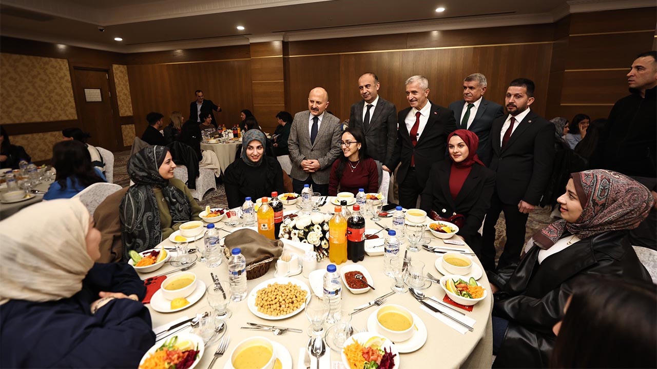 Yalova Adiyaman Sahinbey Belediye Baskan Vekil Ak Parti Teskilat Baskani Iftar Bulusma (1)