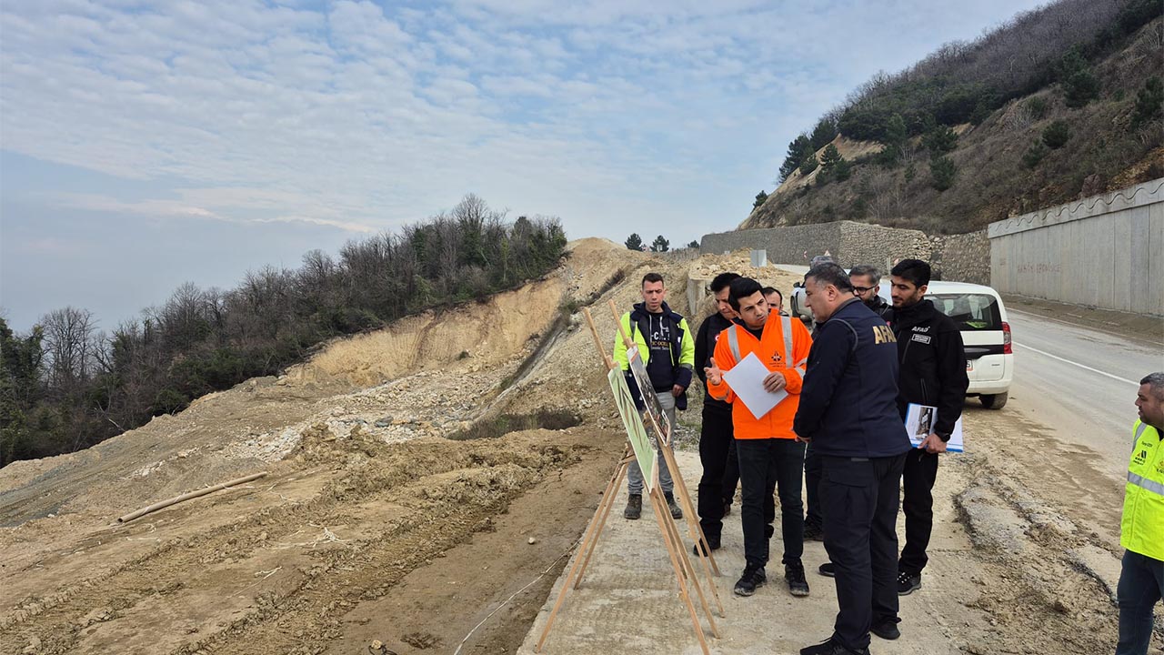 Yalova Afad Genel Mudur Orhan Tarar Cinarcik Heyelan (2)