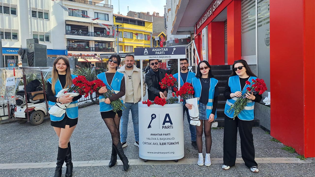 Yalova Anahtar Parti Genclik Kollari Kadinlar Gun Karanfil Dagitma Il Baskan Aciklama (5)