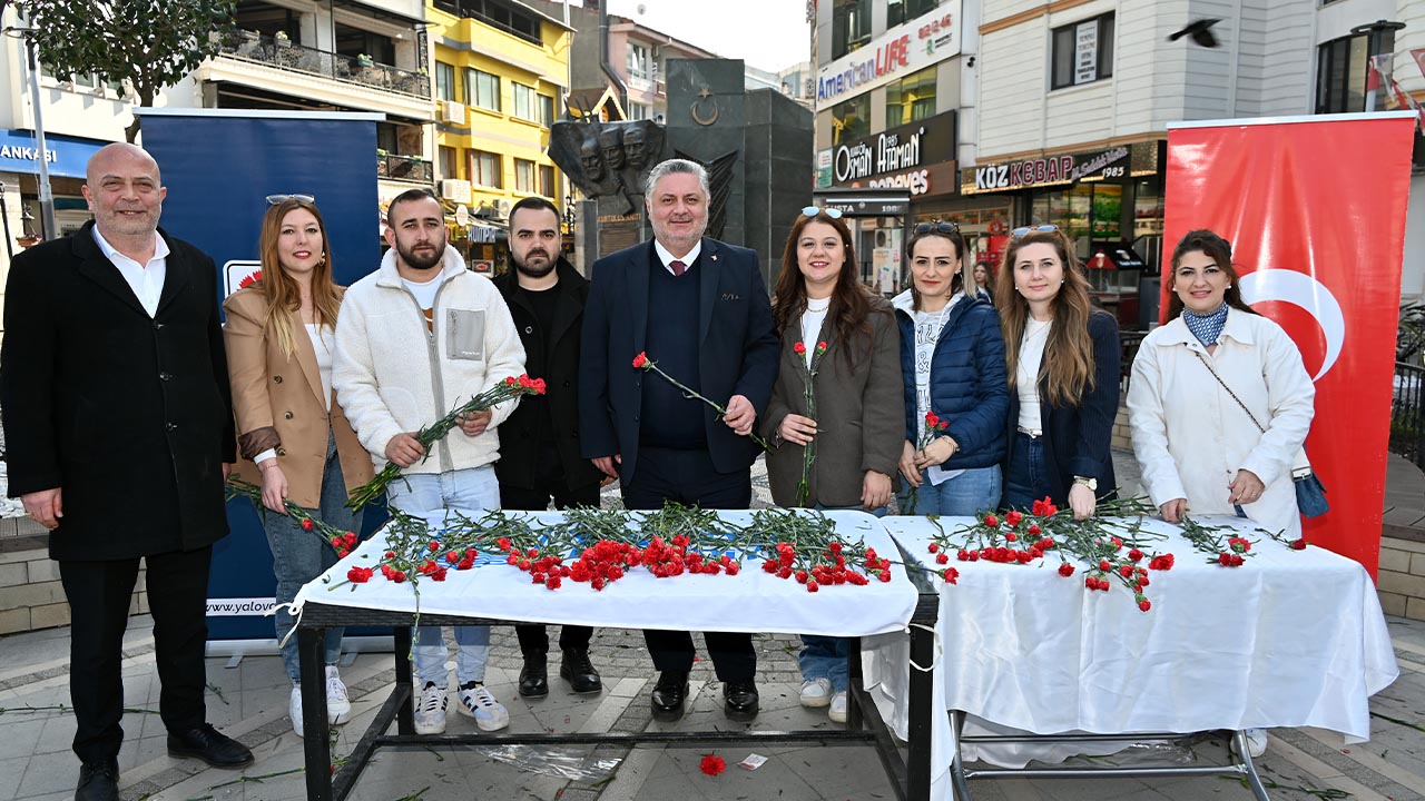 Yalova Belediyesi Baskan Kadinlar Gun Siddet Magdur Fidan Dikim Karanfi Sukulent Dagitma (3)