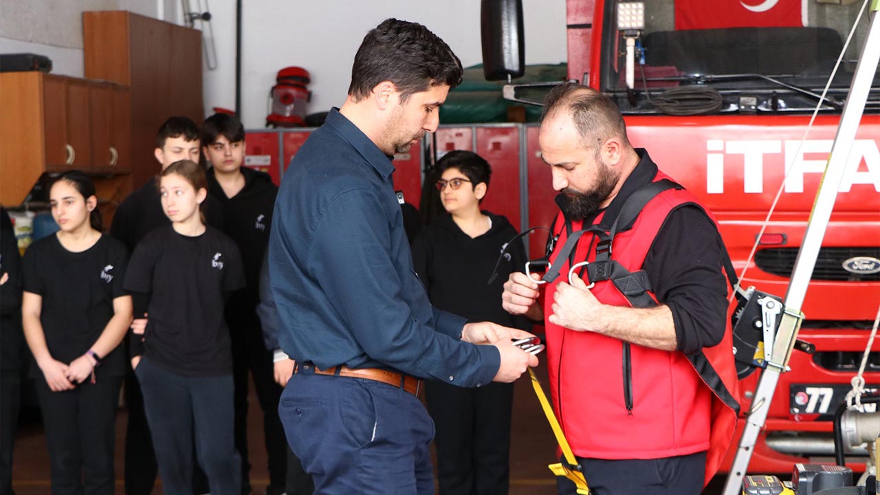 Yalova Ciftlikkoy Belediye Birey Okullari Itfaiye Mudurluk Ziyaret Egitim (4)