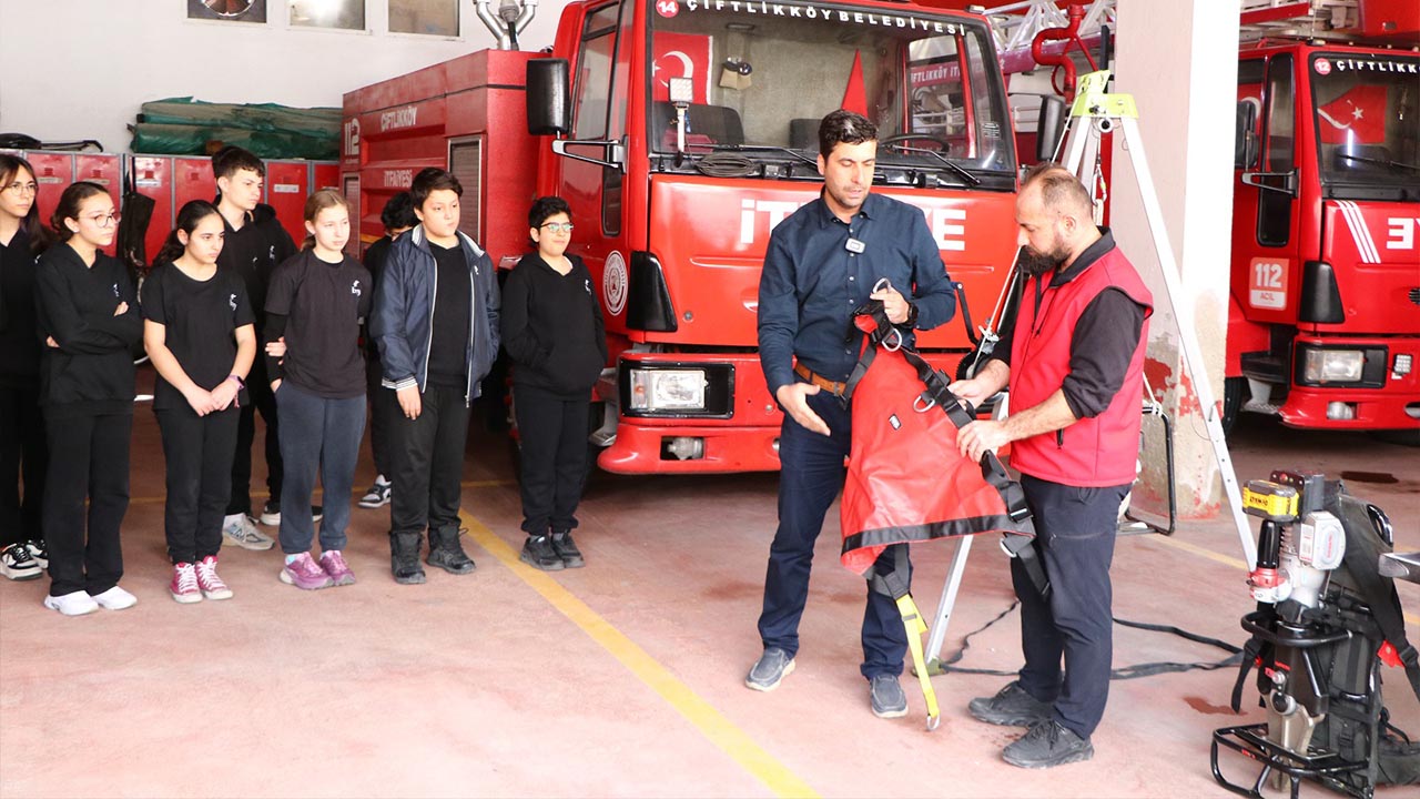 Yalova Ciftlikkoy Belediye Birey Okullari Itfaiye Mudurluk Ziyaret Egitim (5)