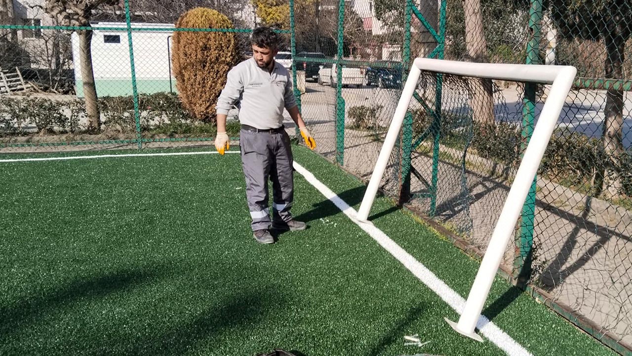 Yalova Ciftlikkoy Belediye Cocuk Futbol Saha Tamir (2)