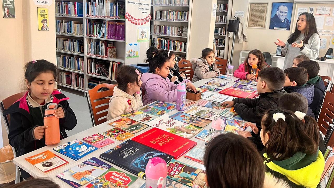 Yalova Cinarcik Belediye Halk Kutuphane Firuan Kinal Ilkokul Ziyaret (4)