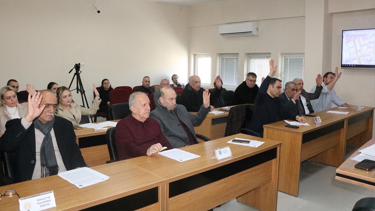 Yalova Cinarcik Belediye Meclis Ak Parti Chp Mart Ayi Gundem (1)