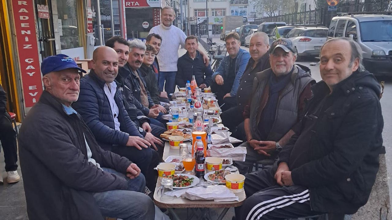 Yalova Karadeniz Cay Evi Geleneksel Sokak Iftar Ramazan (2)