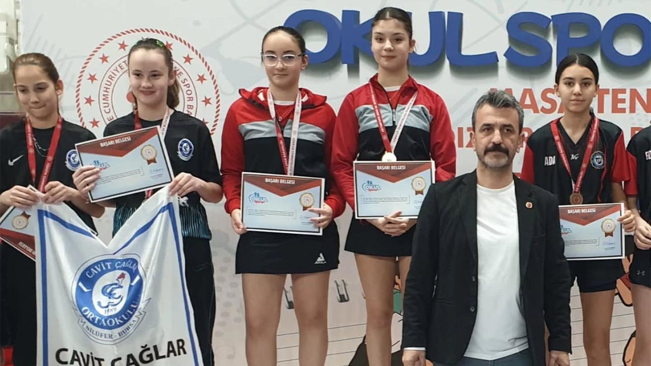 Yalova Sevim Gogez Ortaokul Kiz Erkek Masa Tenis Takim Bolge Sampiyon (2)