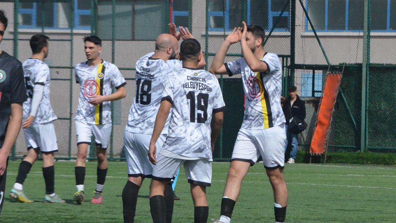 Yalova Spor Futbol Cınarcık Belediyespor Uvezpınarspor (6)