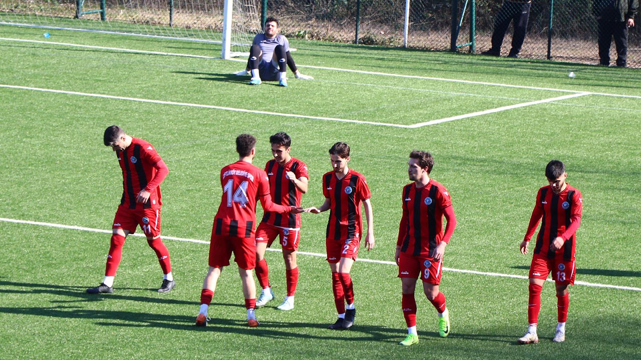 Yalova Super Amator Lig Uvezpinar Ciftlikkoy Belediyespor Farkli Galibiyet (6)