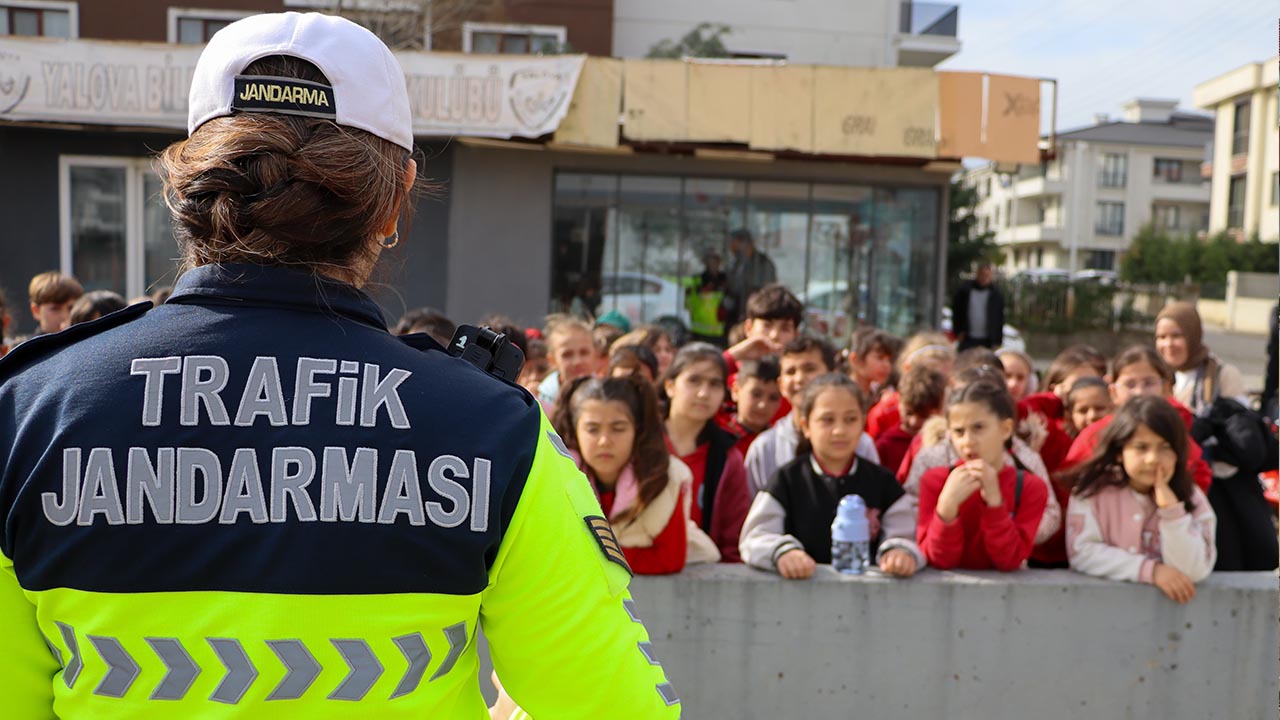 Yalova Tesvikiye Cumhuriyet Ilkokul Il Emniyet Ekipler Uygulama Trafik Egitim (3)