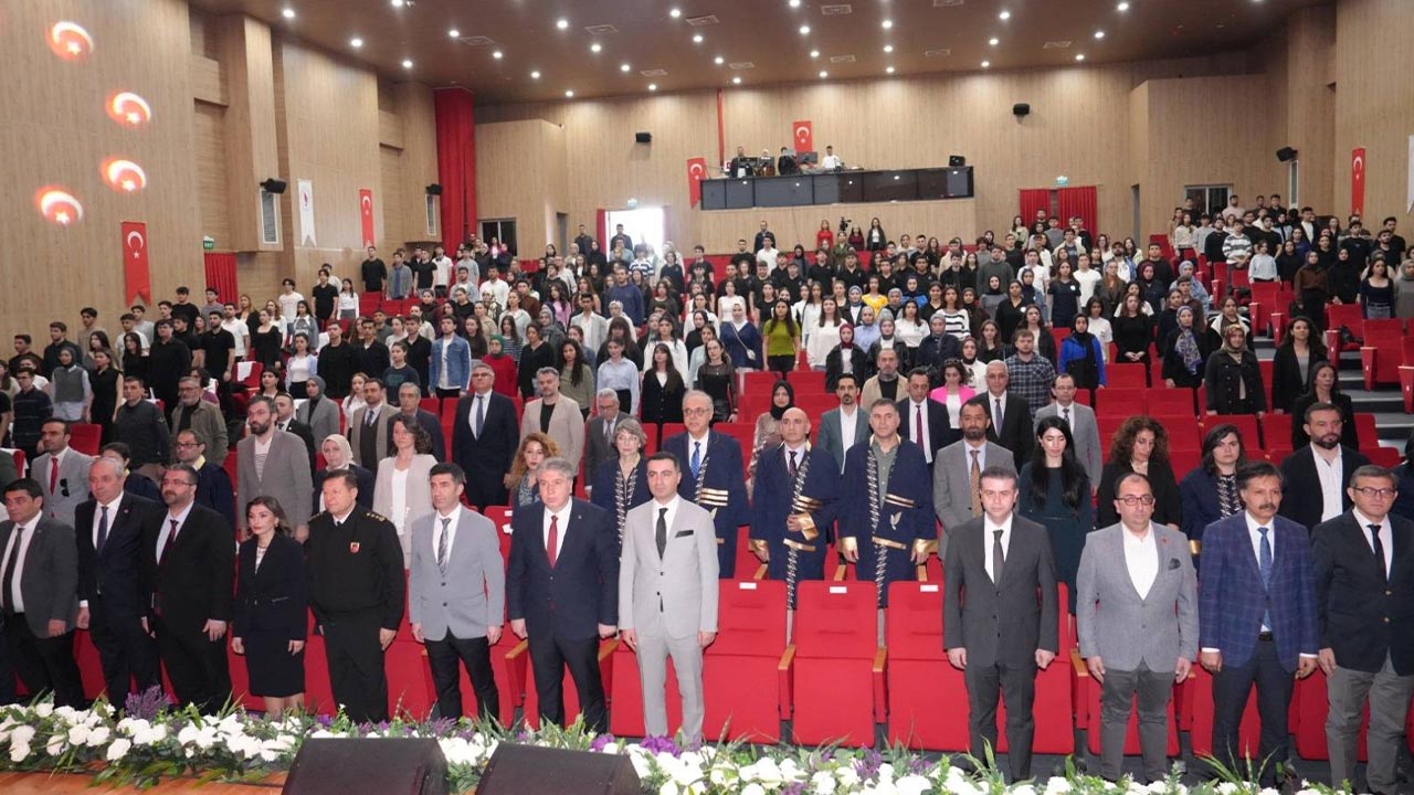 Yalova Universite Tip Bayram Fakulte Rektor Beyaz Onluk Giyme Toren Mujde (6)