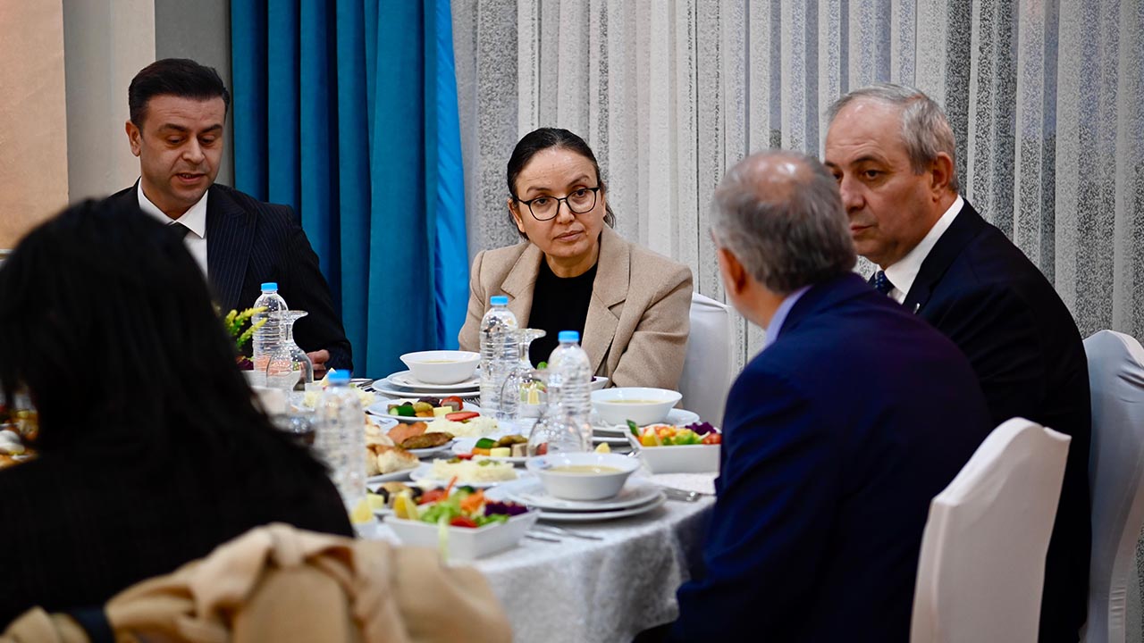 Yalova Vali Il Milli Egitim Mudur Ytso Baskan Istanbul Sanayi Oda Mesleki Egitim Protokol (5)