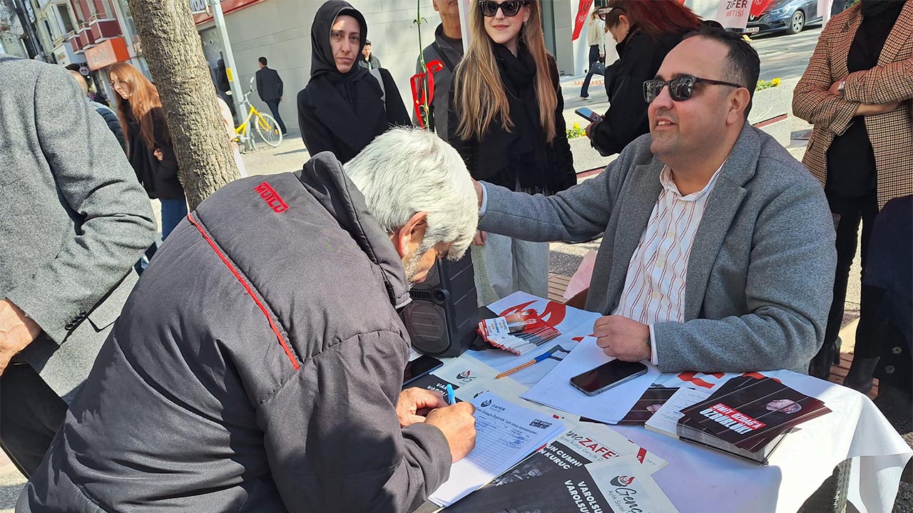 Yalova Zafer Parti Stant Umit Ozdag Tutukluluk Imza Kampanya Kadinlar Gun Cicek (7)