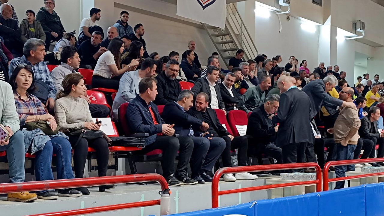 Yalova Ciftlikkoy Belediyespor Basketbol Dev Adamlar Son (2)