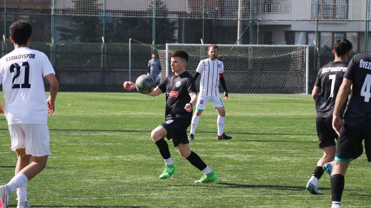 Yalova Uvezpinarspor Galbiyet Futbol Mac (2)