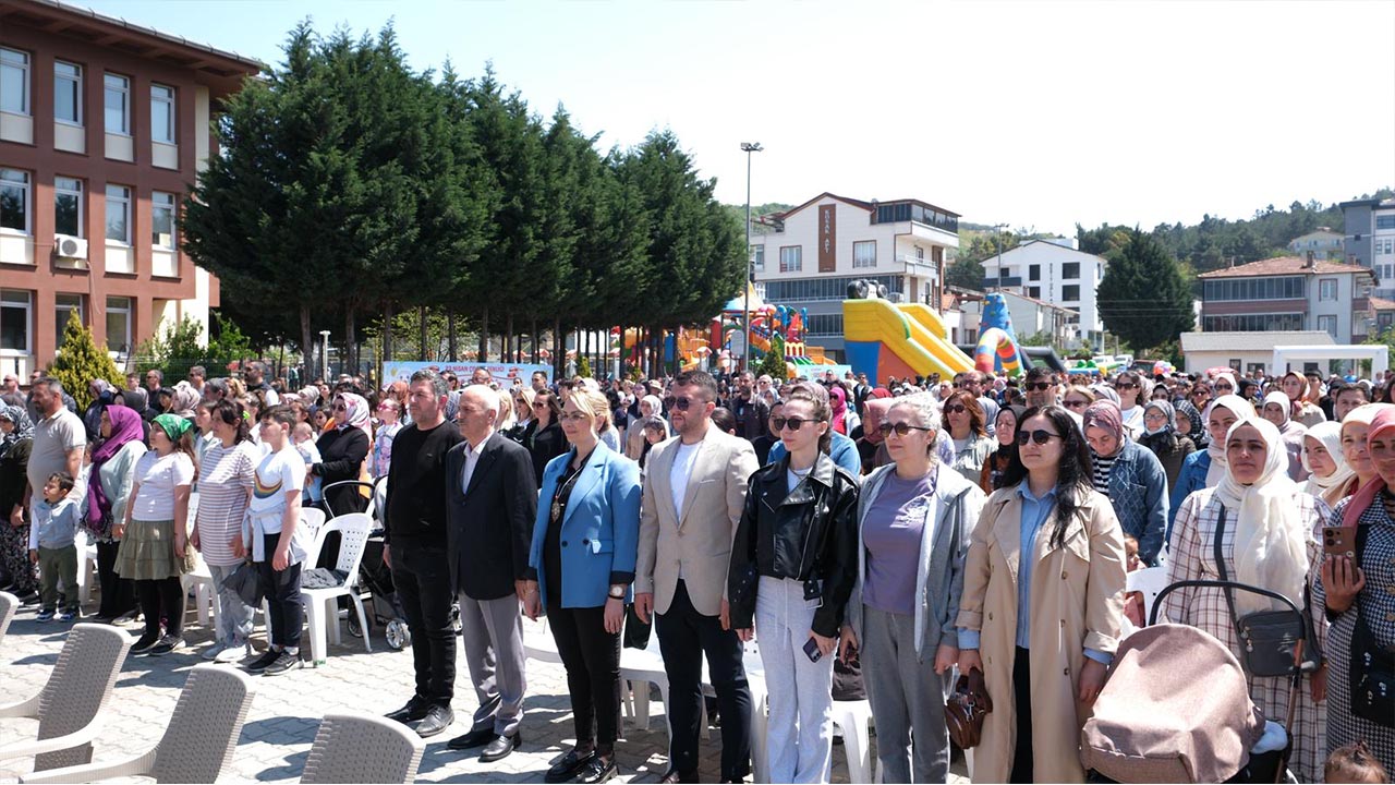Yalova Altinova Belediye Cocuk Senlik Etkinlik Yonca Evcimik (7)
